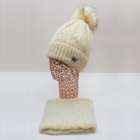 Комплект из шапки вязаной из ангорской шерсти с бубоном и снуда